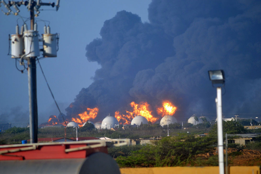 Incendio en Amuay 001