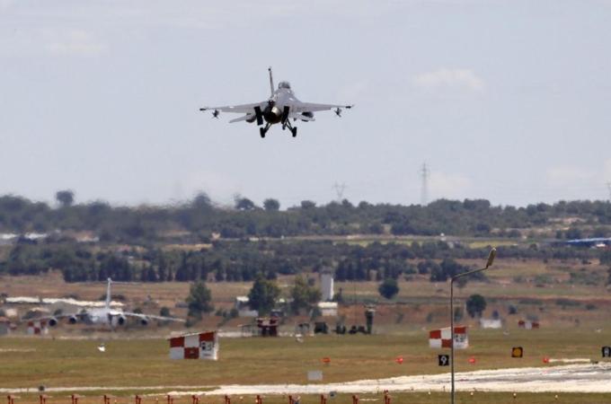 Caza F-16 de la OTAN