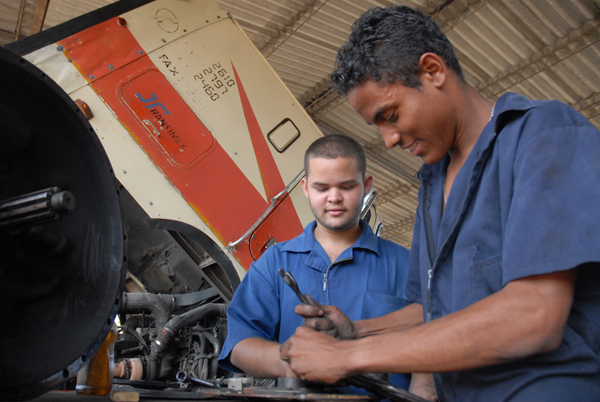 Nuevo Código de Trabajo. Jóvenes cubanos