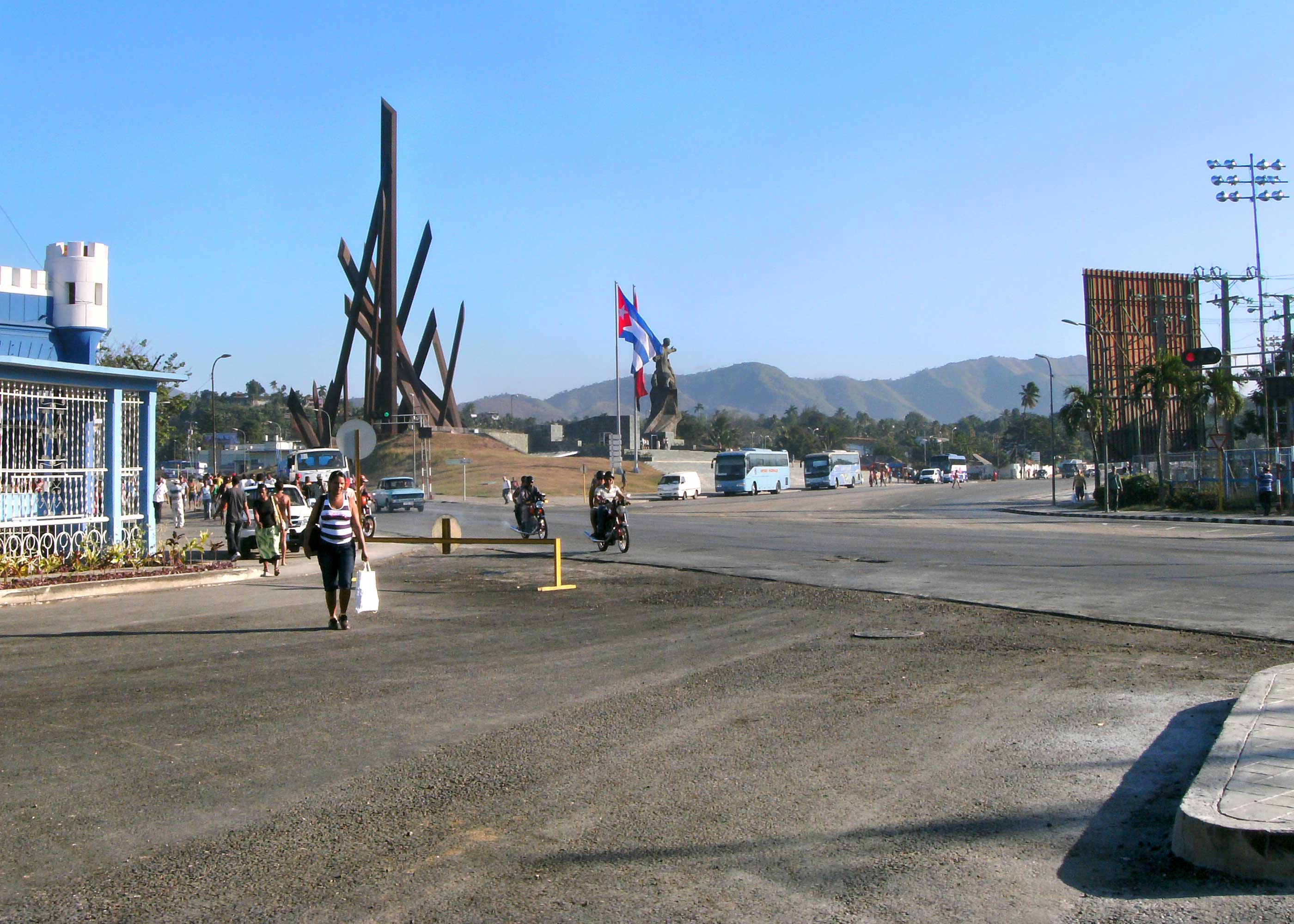 Avenida en Santiago de Cuba 02