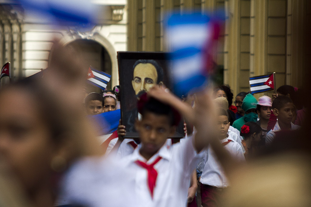 Homenaje de los pioneros a José Martí 06