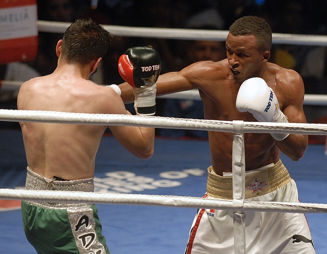 Lázaro Alvarez-Mundial de Boxeo