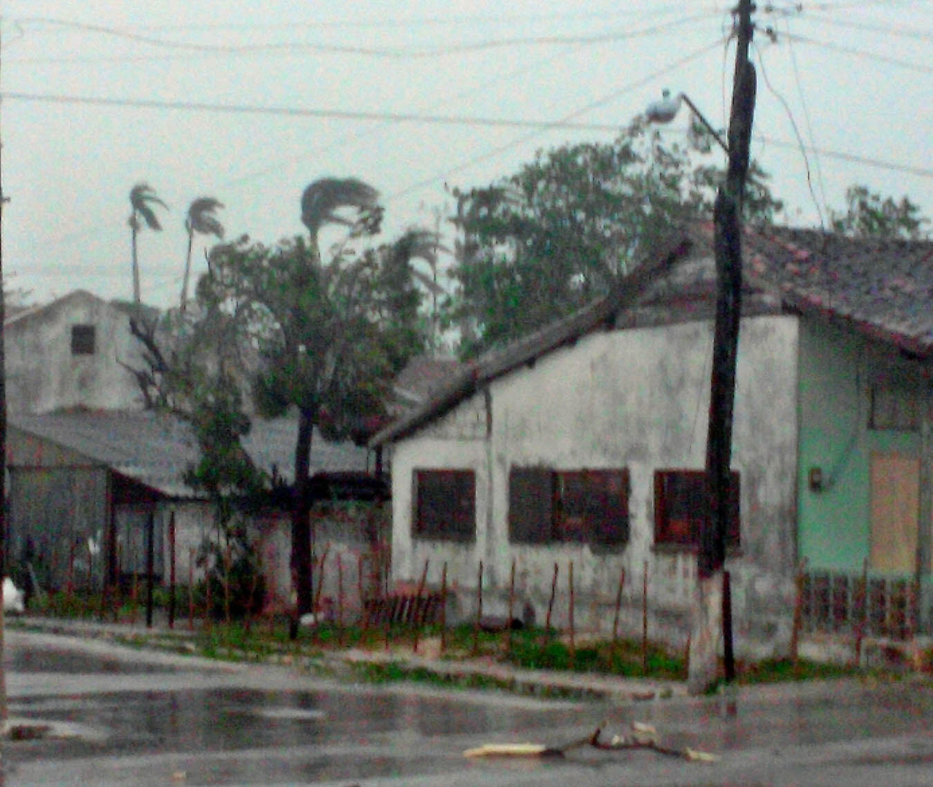 La ciudad de Yaguajay, en Sancti Spíritus , al paso del huracán irma por la costa norte de Cuba, el 9 de septiembre de 2017. La ciudad de Yaguajay, en Sancti Spíritus , al paso del huracán irma por la costa norte de Cuba, el 9 de septiembre de 2017.