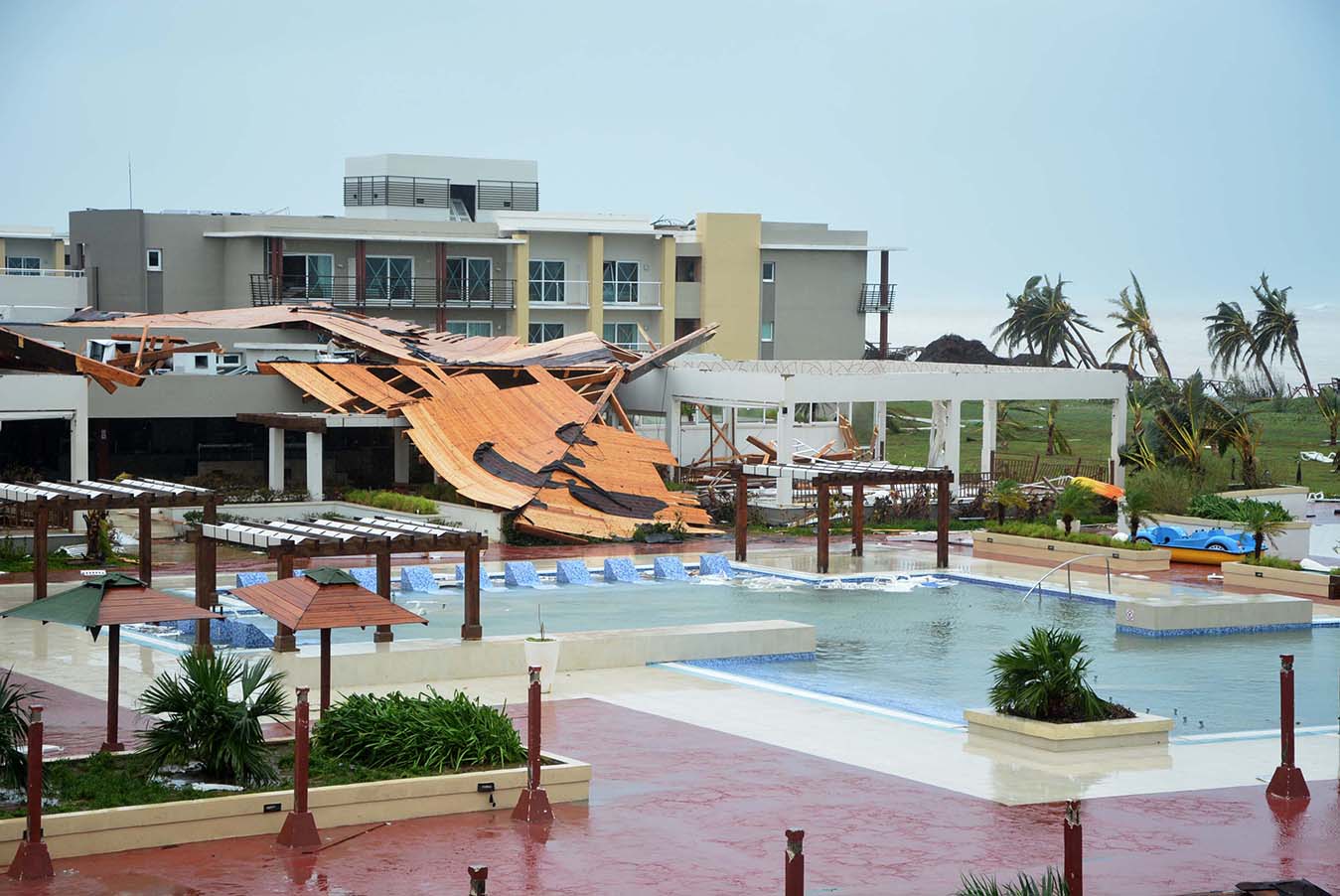 Vista área de la piscina del Hotel Pullman Cayo Coco, deteriorado en un 40 por ciento por el paso del Huracán Irma por la cayería norte del destino turístico Jardines del Rey, en Ciego de Ávila, Cuba, el 9 de septiembre de 2017. Vista área de la piscina del Hotel Pullman Cayo Coco, deteriorado en un 40 por ciento por el paso del Huracán Irma por la cayería norte del destino turístico Jardines del Rey, en Ciego de Ávila, Cuba, el 9 de septiembre de 2017.
