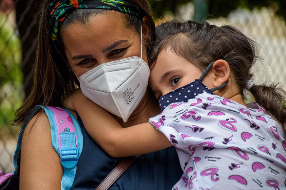 Niña y madre Cuba