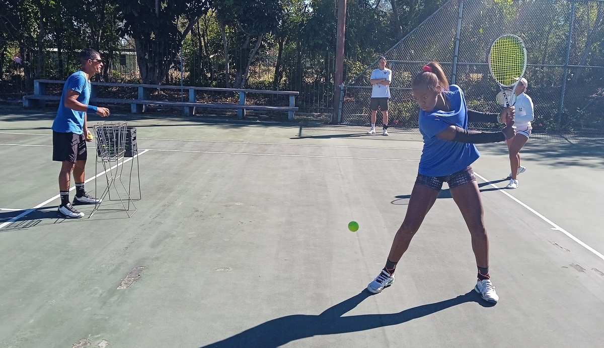 Roxana Valdés deportista de tenis de campo