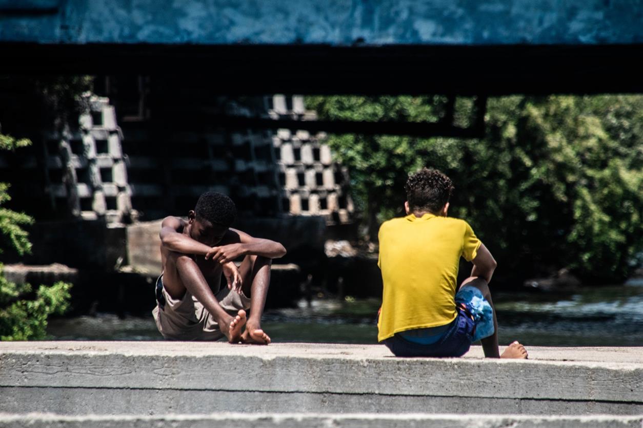 011-Niños en Puente giratorio de Matanzas-Cuba