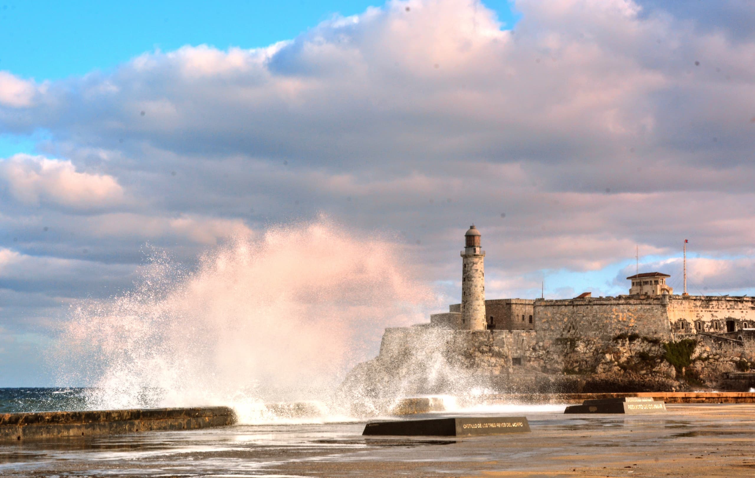 Inundaciones en el malecón habanero este viernes