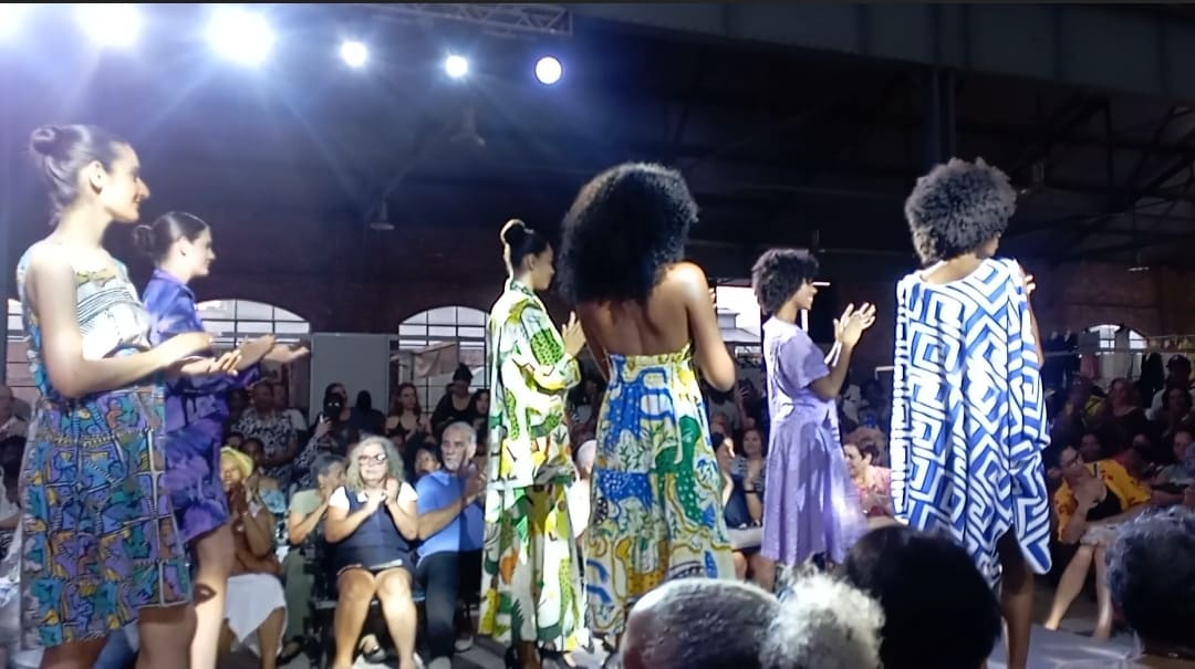 En Línea con la Moda En Línea con la Moda