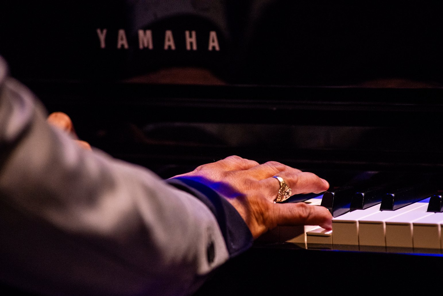 Olokun dio permiso a una quena y un piano. Olokun dio permiso a una quena y un piano.