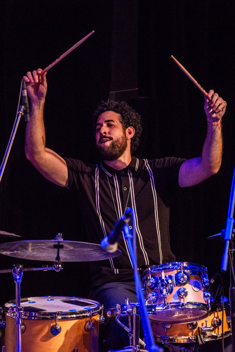 Olokun dio permiso a una quena y un piano. Olokun dio permiso a una quena y un piano.