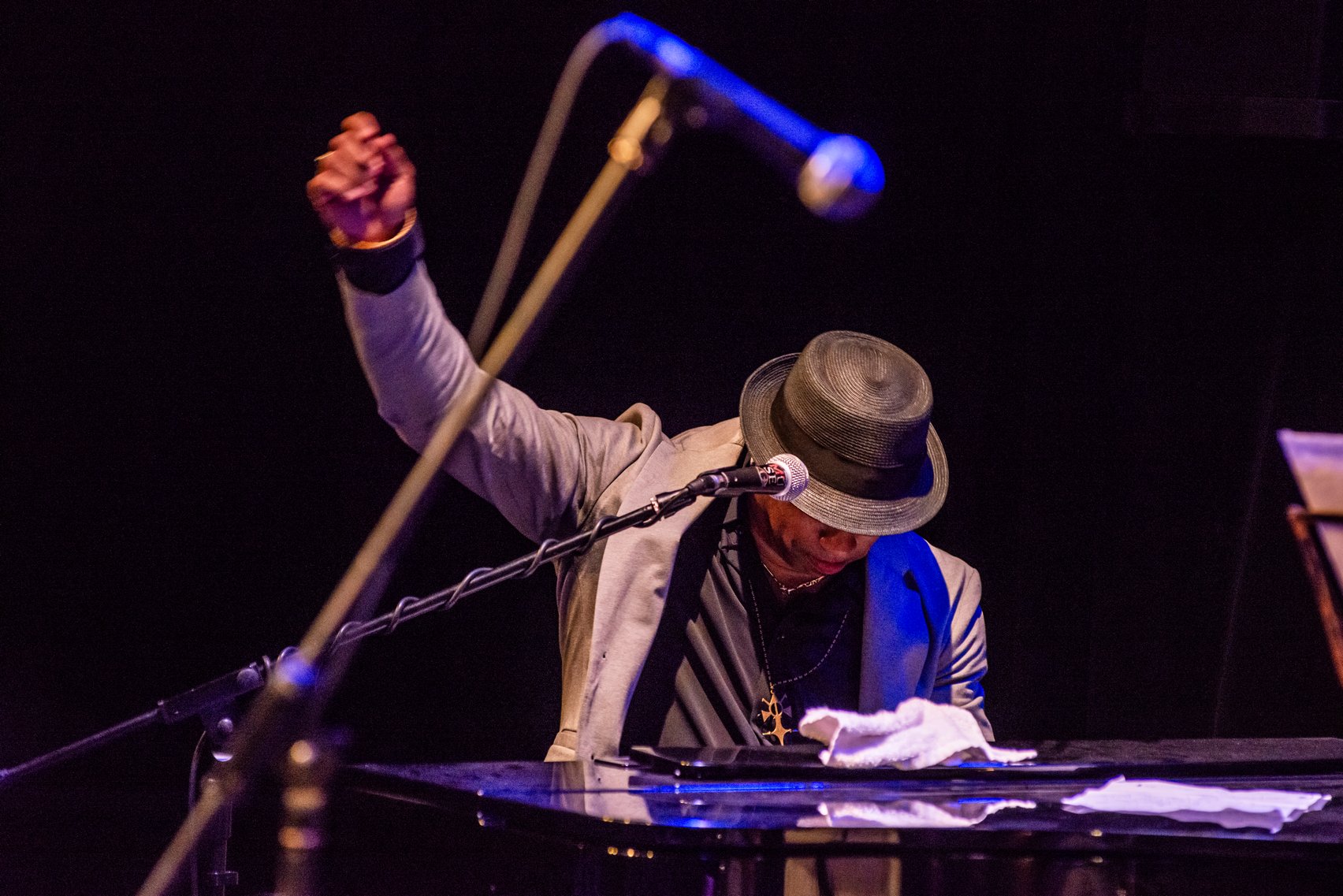 Olokun dio permiso a una quena y un piano. Olokun dio permiso a una quena y un piano.