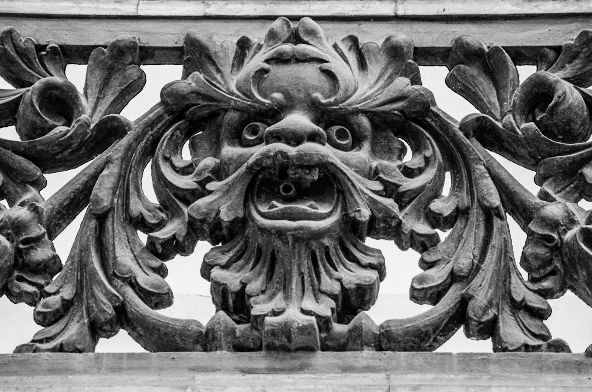 Hacia arriba, la ciudad te observa.