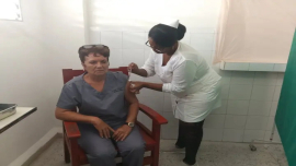 Ensayo clínico con Jusvinza para contrarrestar secuelas del chikungunya, en el Hospital Clínico Quirúrgico Comandante Faustino Pérez de Matanzas. Foto: Tomada del periódico Girón 