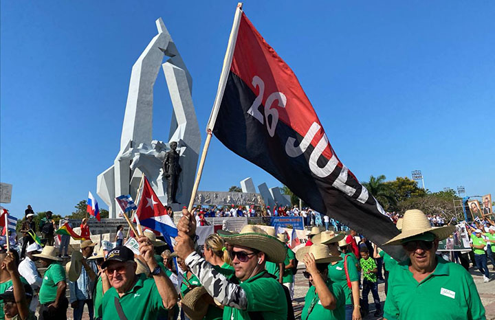 Desfile por el primero de mayo en Camagüey